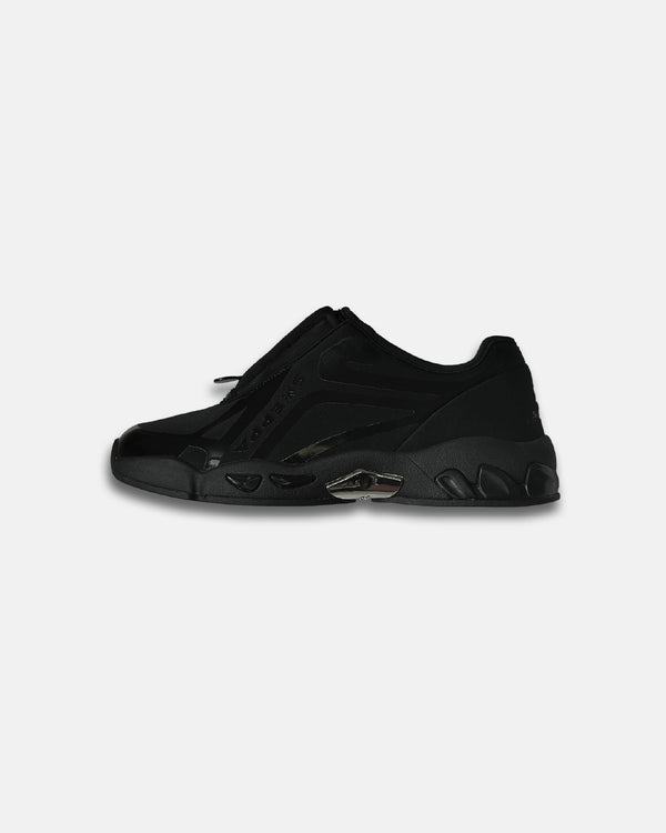 LA SXEPPA Black shoe, side profile with the center zip and bubble sole