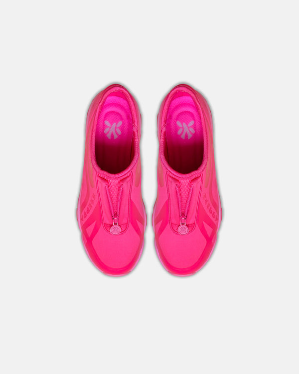 LA SXEPPA Pink shoe, top-down view of the pair with the chrome medallion at the toe